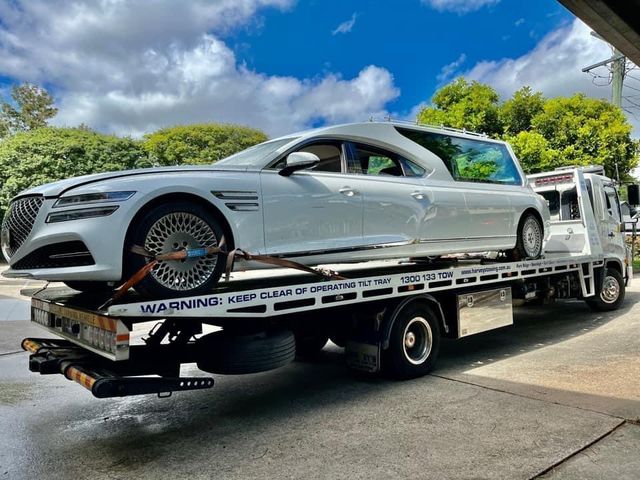 277622171_967010940685257_2677926918666062066_n funeral car transported on a tow truck